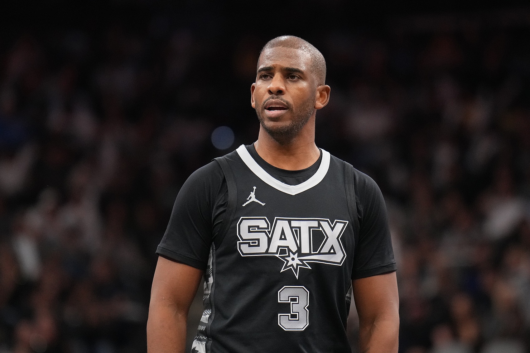 爵士逆转马刺，迎来两连胜