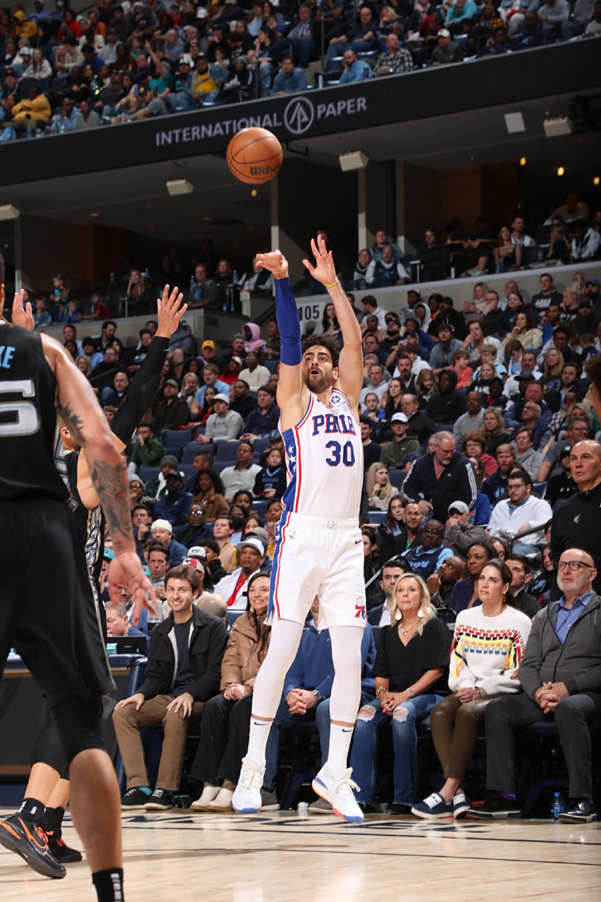 开云体育app-灰熊惜败快船，遭遇两连败