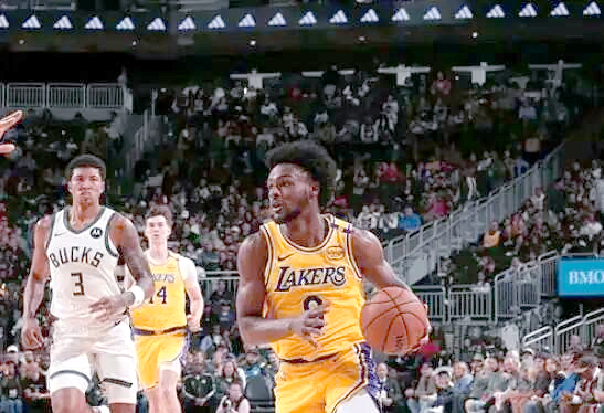 包含湖人惨遭雄鹿逆转，遭遇败退的词条