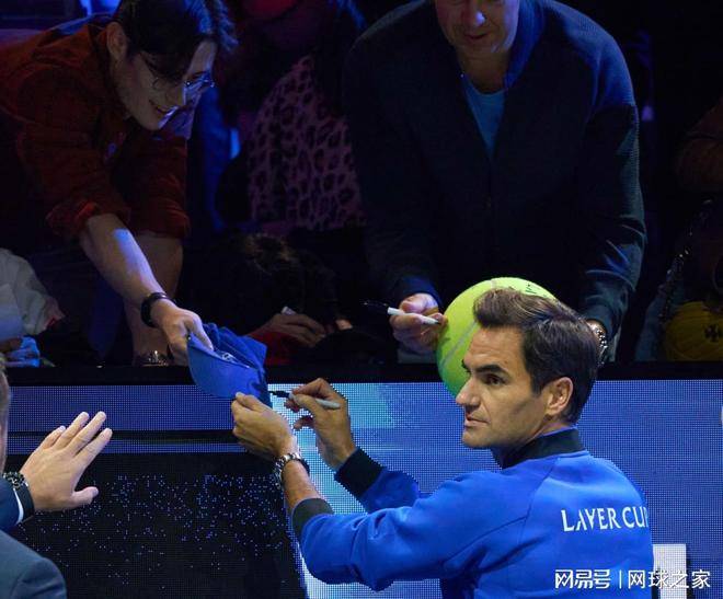 包含英国网球队力克法国网球队，费德勒统治全场的词条