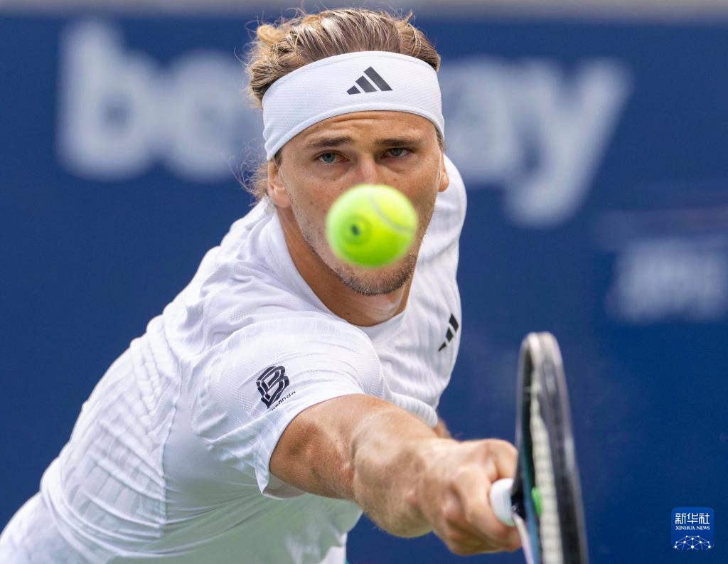 世界网球队翻盘德国网球队,兹维列夫三分雨点燃全场 世界网球队翻盘德国网球队,兹维列夫三分雨点燃全场