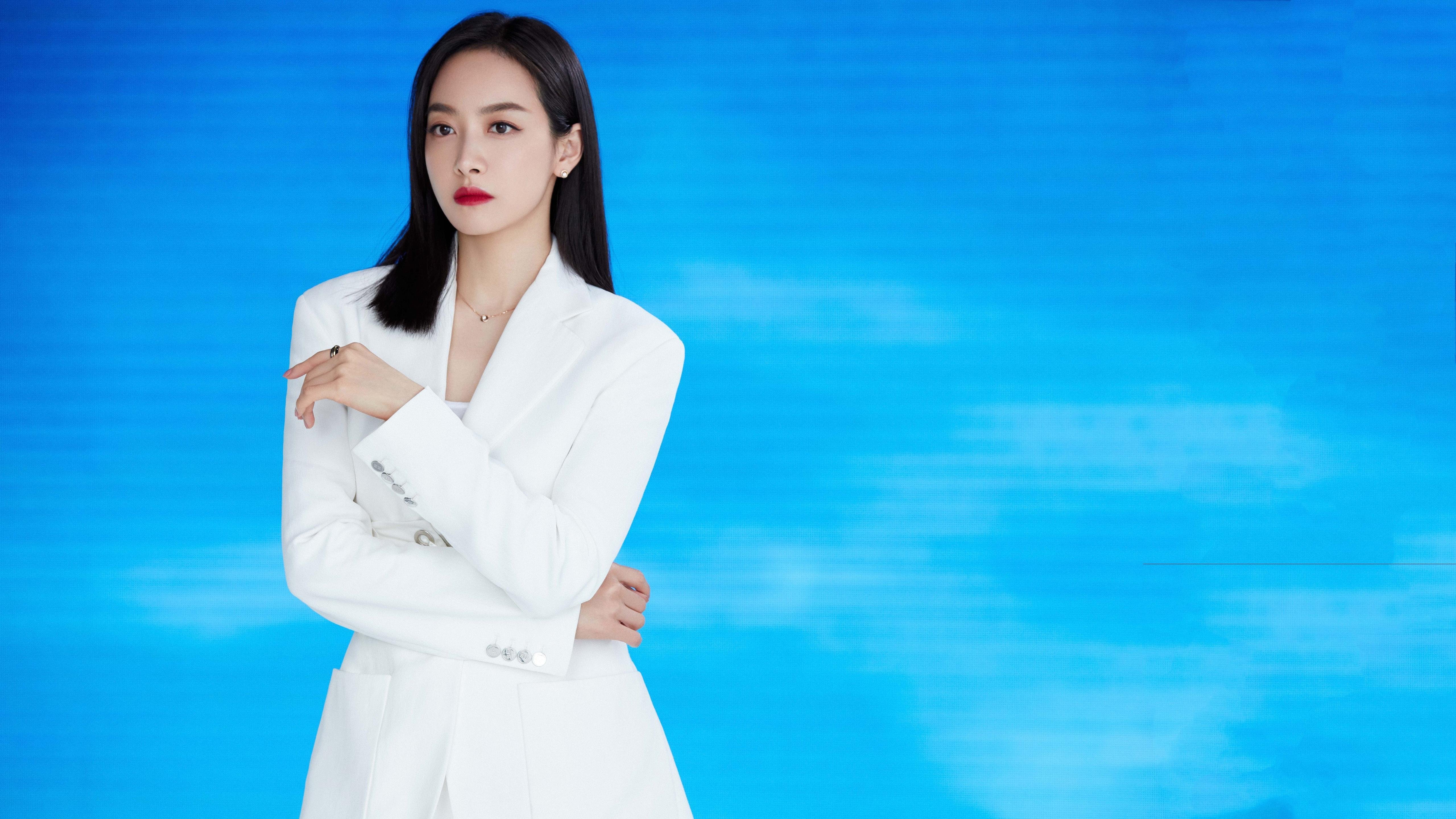 开云官网-铁幕与尖刀，当开拓者用窒息防守与乔治的致命一击，为鹈鹕奏响挽歌