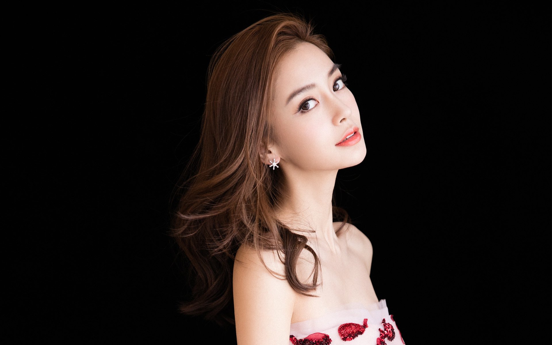 开云体育app-夜锋，美加墨世界杯之夜，凯恩关键战不手软