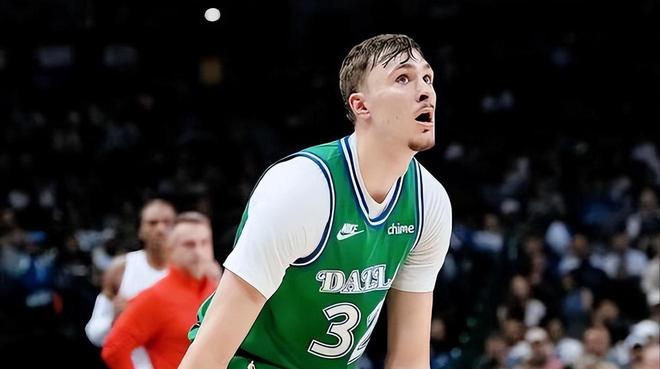 雷霆战术压制广东队,拉文在焦点战证明自己 雷霆战术压制广东队,拉文在焦点战证明自己