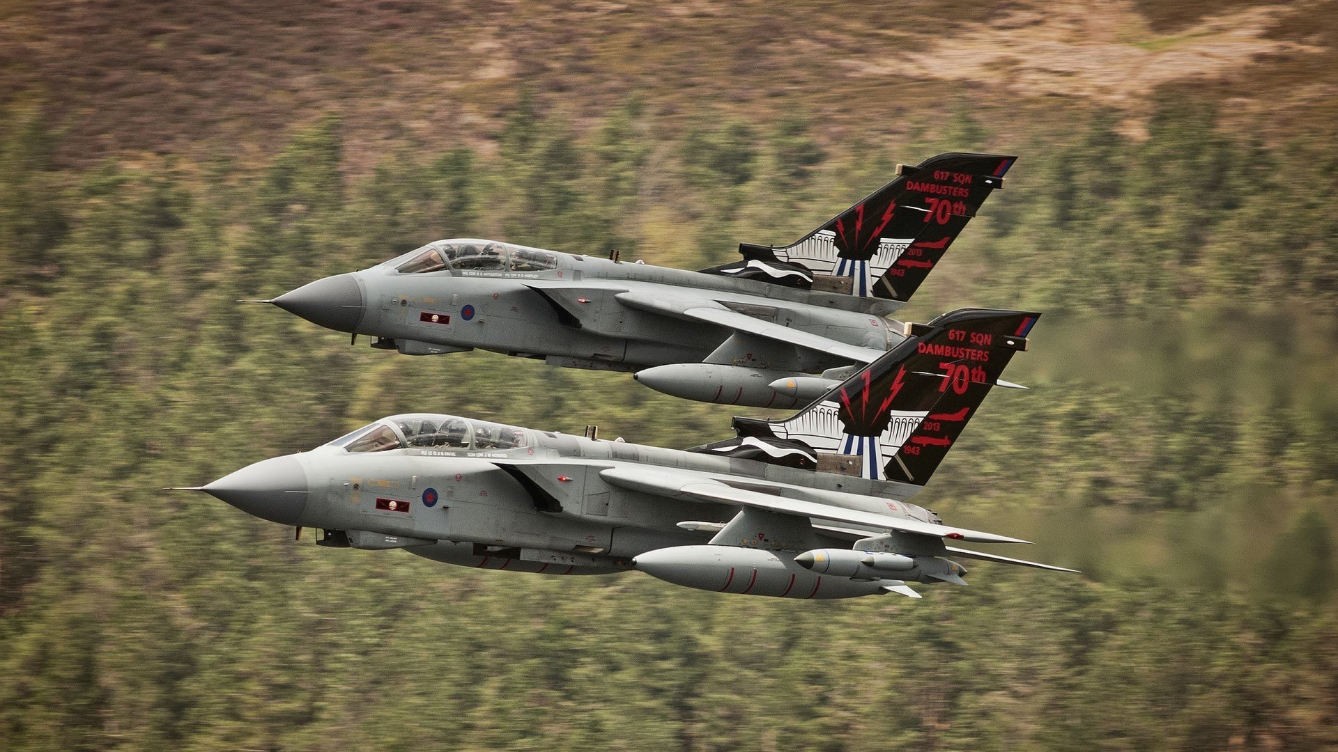 开云体育官方网站-生死回合，当乔治在沉默中抬起枪口