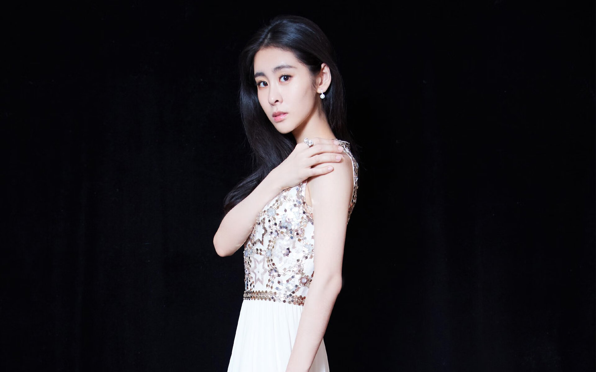 传奇跨越山海,詹姆斯终场绝杀马刺战胜吉林,书写经典永恒