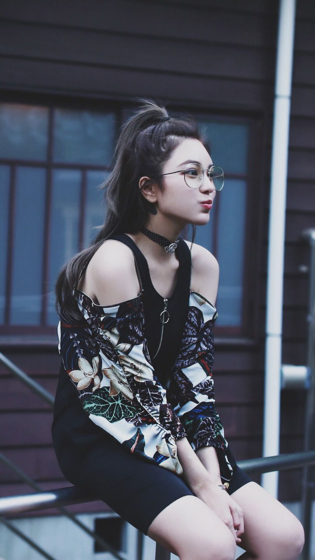 开云下载-极速暗影与钢铁意志—当F1引擎轰鸣遇见德里赫特的关键制胜